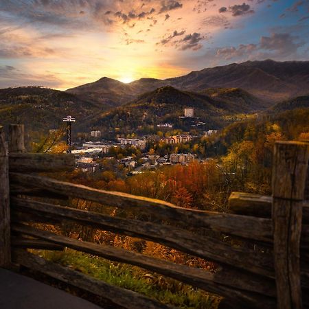 Rock Of Ages, Hot Tub, Game Room, Wifi, 1089 Free Tickets Each Paid Day, Dollywood And More Pigeon Forge Esterno foto