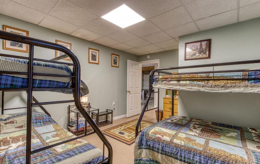 Rock Of Ages, Hot Tub, Game Room, Wifi, 1089 Free Tickets Each Paid Day, Dollywood And More Pigeon Forge Esterno foto
