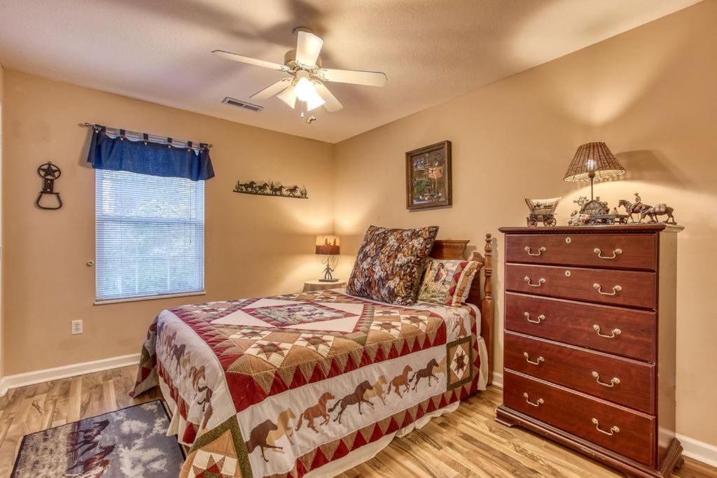 Rock Of Ages, Hot Tub, Game Room, Wifi, 1089 Free Tickets Each Paid Day, Dollywood And More Pigeon Forge Esterno foto