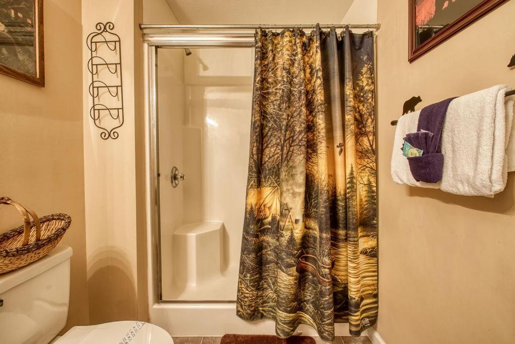 Rock Of Ages, Hot Tub, Game Room, Wifi, 1089 Free Tickets Each Paid Day, Dollywood And More Pigeon Forge Esterno foto