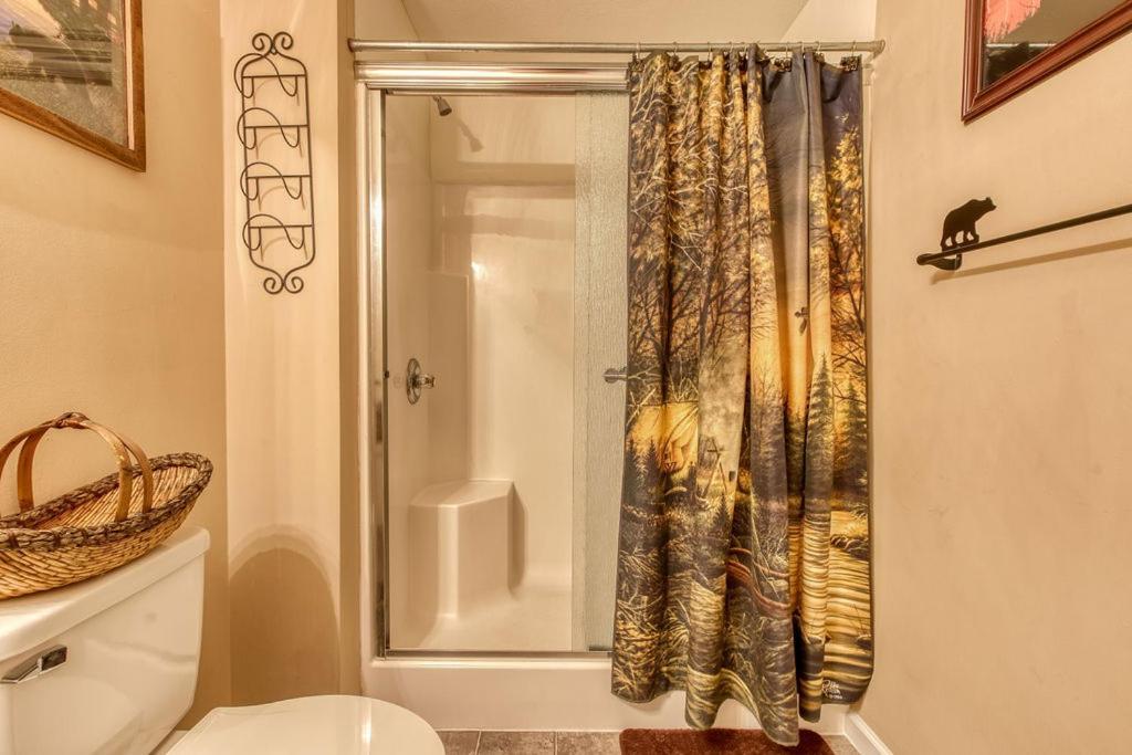Rock Of Ages, Hot Tub, Game Room, Wifi, 1089 Free Tickets Each Paid Day, Dollywood And More Pigeon Forge Esterno foto