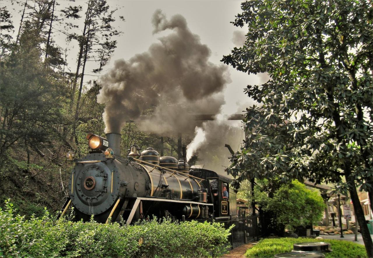 Rock Of Ages, Hot Tub, Game Room, Wifi, 1089 Free Tickets Each Paid Day, Dollywood And More Pigeon Forge Esterno foto