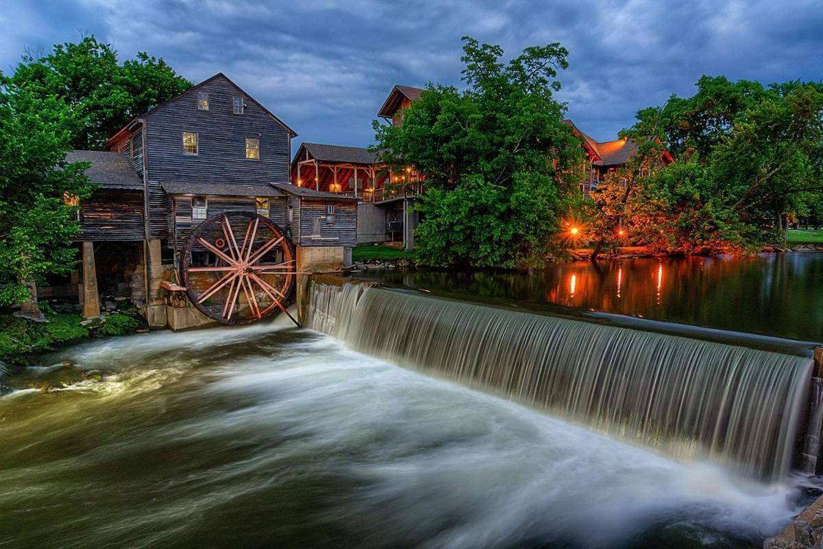 Rock Of Ages, Hot Tub, Game Room, Wifi, 1089 Free Tickets Each Paid Day, Dollywood And More Pigeon Forge Esterno foto